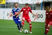 Der FCL lehnt Sliskovic dem FC Biel aus. Im Bild: FCL gegen FC Winterthur.Luka Sliskovic (links) und Christian Fassnacht (Mitte). (Bild: Corinne Glanzmann (Neue LZ))