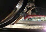 ... und eine Spritzdüse im Bereich eines Rades. (Bild Zentralbahn)