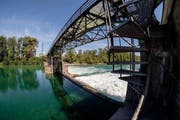 Das Stauwehr des CKW-Wasserkraftwerkes Rathausen. (Bild: pd)