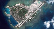 Chinesischer Stützpunkt auf der Paracel-Inselgruppe mitten im Südchinesischen Meer: Auf der Woody-Insel, die auch von Vietnam und Taiwan beansprucht wird, sollen Flugabwehrraketen und Kampfflugzeuge stationiert sein. (Bild: Getty)