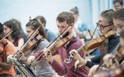 Mitglieder des Orchesters während einer Probe fürs aktuelle Projekt im Pfarreisaal St. Leodegar Luzern. (Bild: Pius Amrein (Luzern, 24. September 2017))