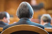 Der Mann im Hintergrund: Paul Rechsteiner hat bei der Rentenreform die Fäden gezogen. (Bild: Peter Klaunzer/Keystone (Bern, 17. März 2017))