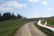 Panoramabänke sollen die Aufenthaltsdauer verlängern. (Bild: Visualisierung pronatour GmbH Leobendorf)