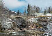 Die historische Chrutacherbrücke weicht in den nächsten Monaten einer neuen s-förmigen Brücke. (Bild: Dominik Wunderli (Flühli, 18. April 2017))