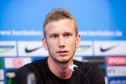 Fabian Lustenberger ist nicht mehr Captain von Hertha BSC. (Bild: EPA / Paul Zinken)