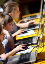 Computer gehören in den heutigen Klassenzimmern zum Alltag. (Bild: Keystone)