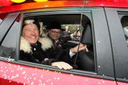 Kriens' Gemeindepräsident Paul Winiker (links) zeigt Luzerns Stadtpräsident Stefan Roth den Umzug. (Bild: René Meier)