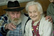 Haben den Fotografen entdeckt: Blanca Kammermann mit fescher Begleitung. Weitere Fotos finden Sie in unserer Bildstrecke (unten). (Bild: Pius Amrein / Neue LZ)