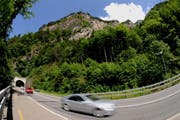 Die Axenstrasse zwischen Sisikon und Flüelen. (Bild: Urs Hanhart)