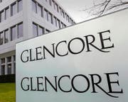Nach dem ersten Halbjahr befindet sich Glencore noch in der Verlustzone. Im Bild: der Hauptsitz von Glencore in Baar. (Bild: Keystone/Urs Flüeler)