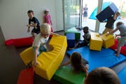 Das Schulhaus Geissenstein erhielt auch einen Erweiterungsbau mit Hort. (Bild Dominik Wunderli)