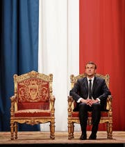 Es wird einsam um den einstigen Shootingstar Emmanuel Macron. (Bild: Charles Platiau/EPA (Paris, 14. Mai 2017))