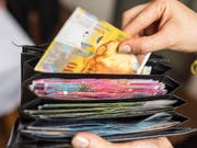 Wer im Schwyzer Bezirk Höfe mit seinen Steueroasen wie Freienbach, Feusisberg oder Wollerau lebt, hat mehr als doppelt soviel Geld im Portemonnaie wie der Durchschnittsschweizer. (Archiv) (Bild: Keystone/CHRISTIAN BEUTLER)