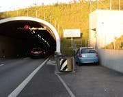 Die Unfallstelle vor dem Tunnel Rathausen. (Bild: Luzerner Polizei (Ebikon, 11. Oktober 2017))