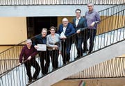 Der Hünenberger Rektor Rolf Schmid (vierter von links) und das Schulleitungsteam, bestehend aus Felix Estermann, Urs Aregger, Claudia Benninger, Reto Kurmann und Georges Raemy (von links). (Bild: Stefan Kaiser (Hünenberg, 19. Dezember 2017))