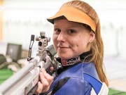 Nina Christen zeigt höchste Präzision mit dem Gewehr (Bild: KEYSTONE/LUKAS LEHMANN)
