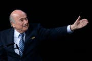 Fifa-Präsident Sepp Blatter ist gestern in Zürich für eine fünfte Amtszeit wiedergewählt worden. (Bild: EPA/Walter Bieri)