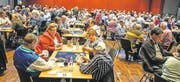 Im MythenForum fanden die 170 Jasserinnen und Jasser ideale Bedingungen vor. (Bild: Ernst Immoos)