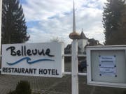 Ein Zettel am Eingang verweist auf das geschlossene «Bellevue». (Bild: Niels Jost)