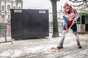 Wie verzaubert: Die Fasnacht gibts auch ganz in Weiss. (Bild: Boris Bürgisser)