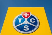 Le logo du TCS-Vaud est visible a l'entree du Centre Formation et Technique du TCS-Vaud ce mercredi 10 mai 2017 a Cossonay. Le TCS-Vaud et l'Association suisse des transports routiers ASTAG, ont officialise une nouvelle collaboration, par la signature d'une convention et l'etablissement du Centre de Competence Romandie de l'ASTAG a Cossonay. (KEYSTONE/Jean-Christophe Bott) (Bild: Jean-Christoph Bott / Keystone)