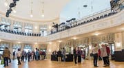 Seit kurzem hat die Stadt Zug ihr Theater Casino nach dem Umbau zurück. Im Bild zu sehen: die Eröffnung. (Bild: Patrick Hürlimann (16. September 2017))