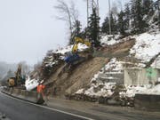 Nach dem Erdrutsch laufen die Bauarbeiten am Hirzel. (Bild: Baudirektion Kanton Zürich)