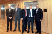 Von links: Hansjörg Schmid (stv. CEO und Leiter Departement Finanzen & Personal des Luzerner Kantonsspitals); Michel Patteet (Wirtschafts- und Handelsvertreter für Flandern); Ulrich Fricker (per 1. Januar 2018 Spitalrats-Präsident); Franck Recker (Botschafter des Königreichs Belgien in der Schweiz) und Regierungspräsident Guido Graf. (Bild: PD)