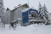 Die Baustelle des Hotels Chedi in Andermatt nach den grossen Schnefällen vor zwei Wochen. (Bild: Florian Arnold/Neue UZ)