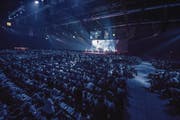 In der Messehalle auf der Allmend findet derzeit die «Explo 17» statt, an der sich Tausende Christen aus der ganzen Schweiz treffen. (Bild: Roger Grütter (Luzern, 29. Dezember 2017))