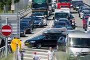 Zwischen Erstfeld und Göschenen herrschte Stillstand. (Bild: Keystone)