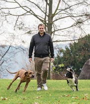 Martin Rütte holte alle seine Hunde aus dem Tierheim. (Bild: Klaus Grittner)