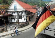 Ein Stück Schwarzwald in Venezuela: die Hauptstrasse der Colonia Tovar. (Bild: Chico Sanchez/Keystone (Colonia Tovar, 24. September 2004))