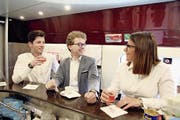 Im «Frecciarossa» ist nicht nur die 1. Klasse spitze. Auch die Bordbar lädt zum Verweilen ein, während die Landschaft draussen vorbeidüst.