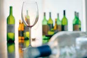 Die Durchfallquote bei Alkoholtestkäufen in der Zentralschweiz hat sich gegenüber 2011 kaum verändert. (Symbolbild) (Bild: Keystone)