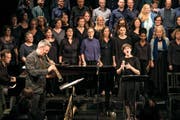 Albin Brun (links) und Isa Wyss begeistern vereint mit dem Händel-Chor. (Bild: Manuela Jans/LZ)