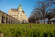 Von der Seepromenade nicht wegzudenken: das Hotel Palace in Luzern. (Bild Philipp Schmidli)