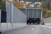 Die Auffahrkollision ereignete sich hier beim Sonnenbergtunnel bei der Einfahrt Luzern-Kriens in Richtung Norden (Symbolbild). (Bild Neue LZ)