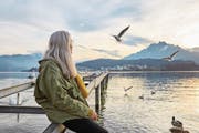 Die Situation in der Altersvorsorge ist noch relativ entspannt. Am Horizont ziehen aber dunkle Wolken auf. (Bild: Keystone)