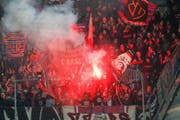 Die Basler Fans bei einem Spiel in St. Gallen im April. (Bild: Keystone)