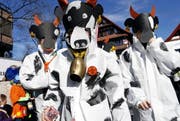 Baarer Kinderumzug im Dorfzentrum mit vielen kleinen Maschgaraden mit schönen Masken. Im Bild «z'Alp». (Bild: Werner Schelbert / ZZ (Baar, 27. Februar 2017))