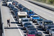Osterstau: Blechlawine vor dem Gotthard-Nordportal. (Bild: Archiv Keystone)
