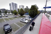 Das Areal bei der S-Bahn-Haltestelle wird sich in den kommenden Jahren markant verändern. Bild: Werner Schelbert (Hünenberg, 20. September 2016)