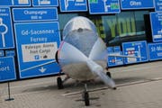 Kampfjet im Verkehrshaus Luzern für die neue Sonderausstellung «Die Schweiz fliegt!», die Ende März beginnt. (Bild: Lucien Rahm (Luzern, 26. Januar 2018))