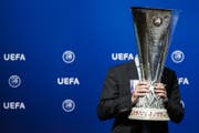 Der Europa-League-Pokal wurde am Freitag in Nyon präsentiert. (Bild: Valentin Flauraud / Keystone (Nyon, 14. Juli 2017))