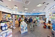 Ein Blick in eine Apotheke in der Stadt Baden. (Bild: Gaetan Bally / Keystone)