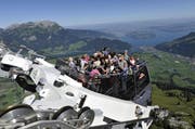 Die Cabrio-Bahn fährt mit energieeffizientem Eco-Modus und verbraucht jährlich etwa 10 Prozent weniger Strom als vor der Sanierung; dafür verlängert sich die Fahrzeit von sechs auf neun Minuten. (Bild: PD / Schweizer Solarpreis 2015)