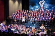 Chor Audite Nova Zug mit der Brassband Rickenbach. (Bild: Christian H. Hildebrand (Zug, 17. März 2018))