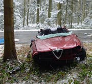 Nach dem Unfall war das Auto nicht mehr zu gebrauchen. (Bild: Luzerner Polizei)