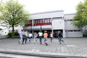 Das Schulhaus Wiesental in Baar soll neu gebaut werden. (Bild: Werner Schelbert / ZZ)